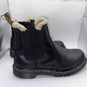 Dr. Martens 2976 Fur Lined Leather Chelsea Boots Black Womens Size 9 US, 41 EU
